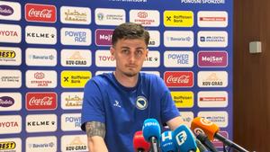 Benjamin Tahirović komentarisao nove dresove Zmajeva, a onda su ga pitali za klub: "Mislim..."
